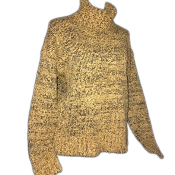 ROMEO AND JULIET COUTURE TURTLE NECK SWEATER - Picture 1 of 5